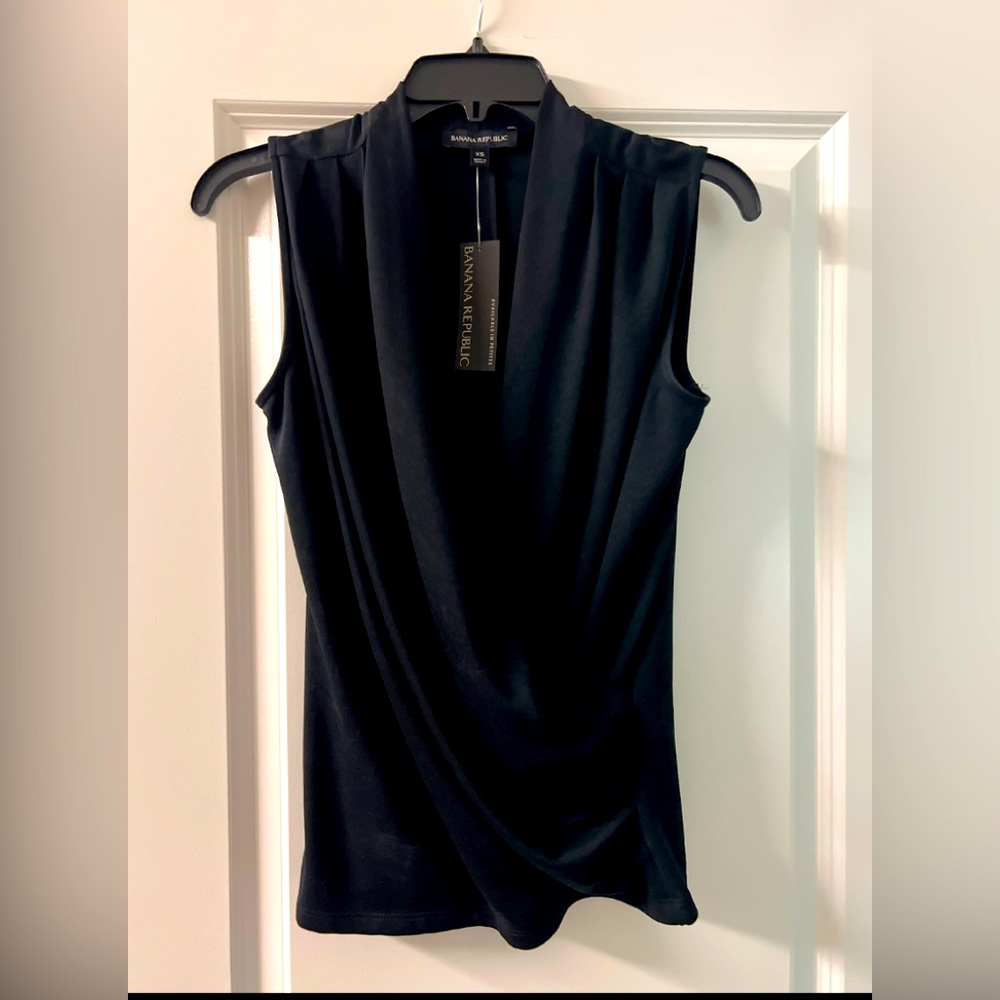 Banana republic sleeveless V-neck sweater top